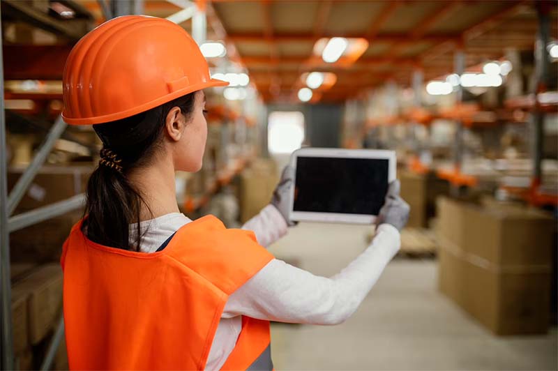 Industrial Box PCs: The Brains Behind Smart Warehouse Management
